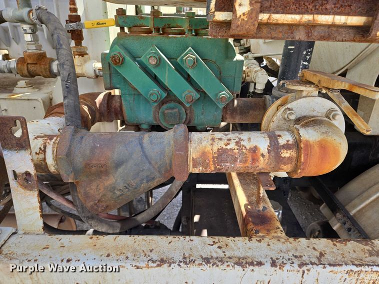 image for item EN8236 1999 International  4900 sewer jetter truck