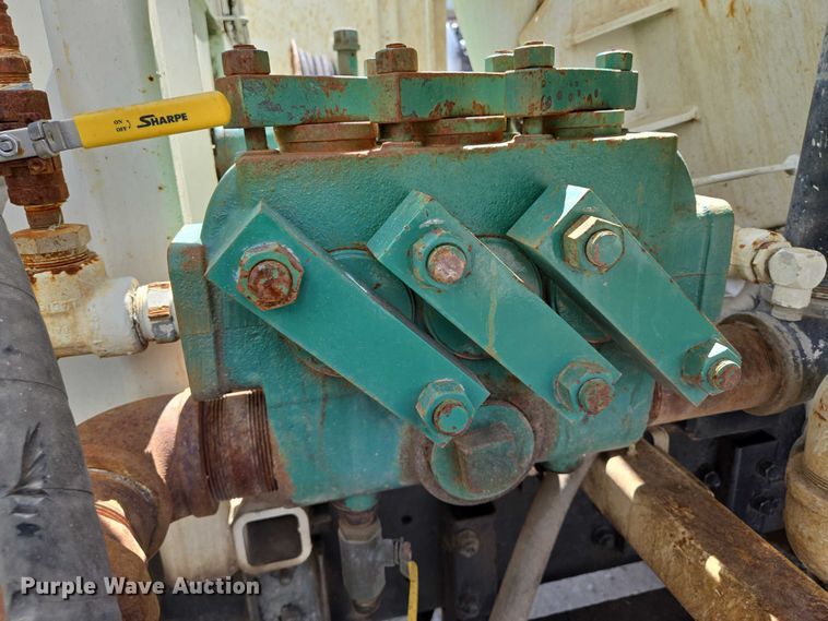 image for item EN8236 1999 International  4900 sewer jetter truck