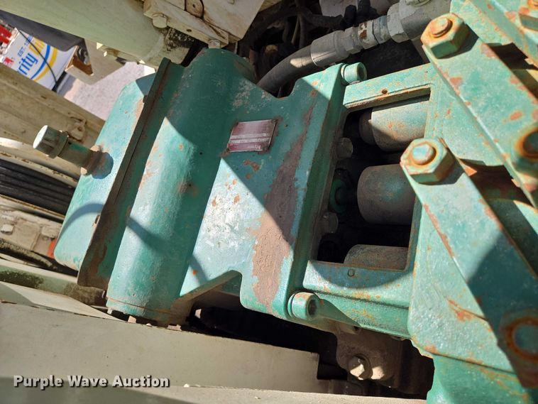 image for item EN8236 1999 International  4900 sewer jetter truck