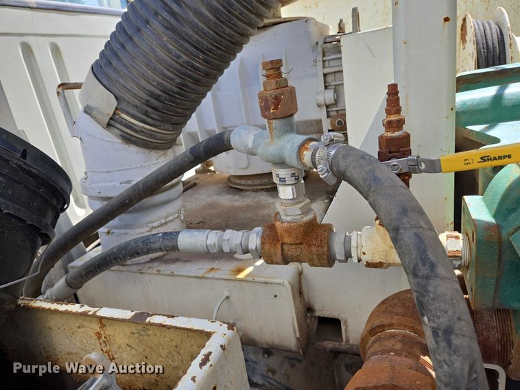 image for item EN8236 1999 International  4900 sewer jetter truck