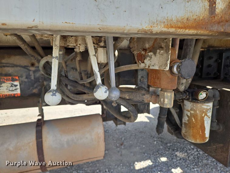 image for item EN8236 1999 International  4900 sewer jetter truck