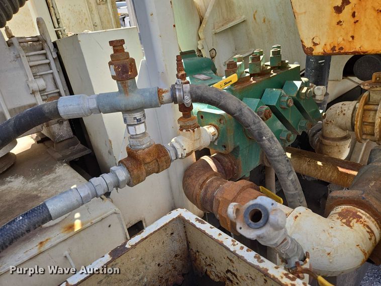 image for item EN8236 1999 International  4900 sewer jetter truck