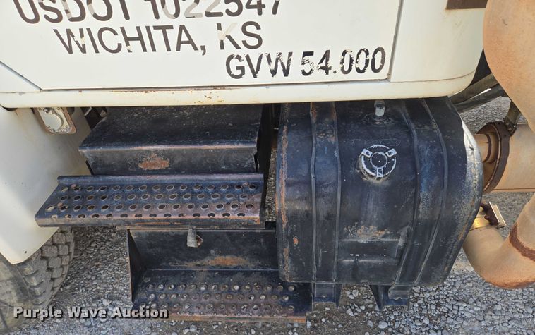 image for item EN8236 1999 International  4900 sewer jetter truck