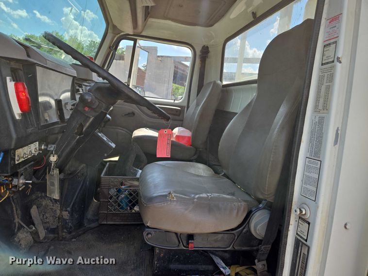 image for item EN8236 1999 International  4900 sewer jetter truck