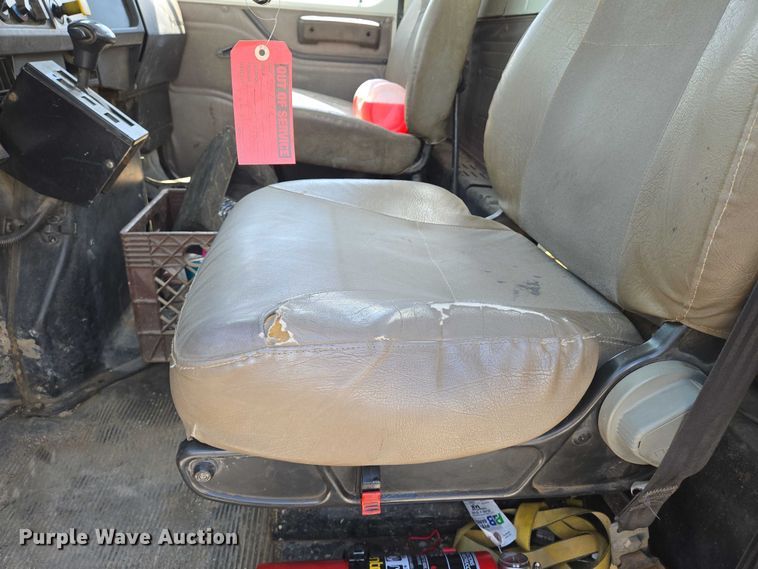 image for item EN8236 1999 International  4900 sewer jetter truck