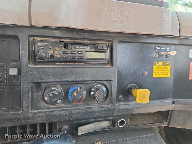 image for item EN8236 1999 International  4900 sewer jetter truck