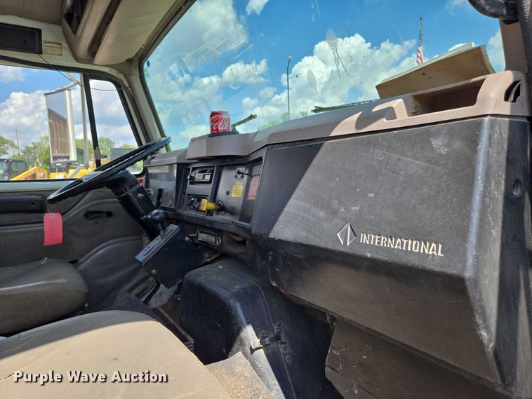 image for item EN8236 1999 International  4900 sewer jetter truck