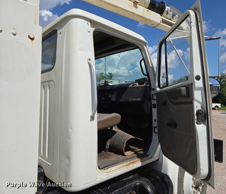 image for item EN8236 1999 International  4900 sewer jetter truck