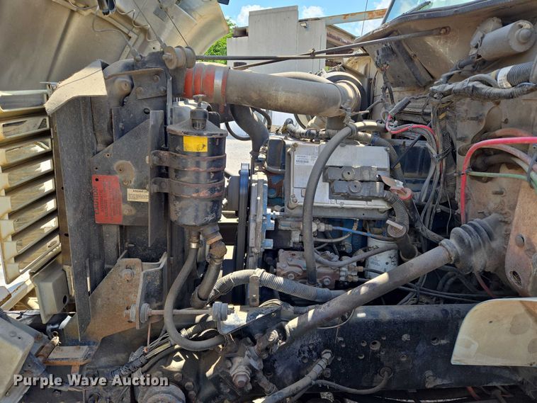 image for item EN8236 1999 International  4900 sewer jetter truck