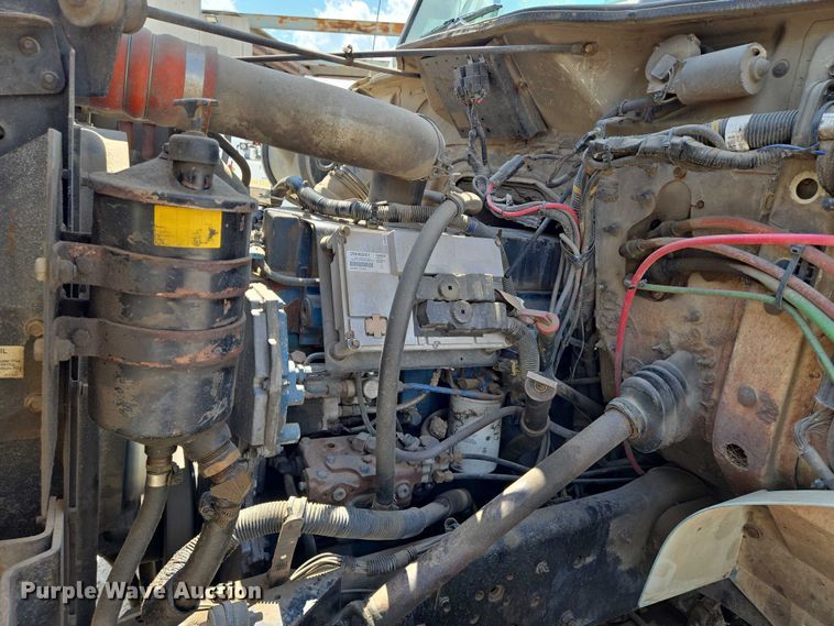 image for item EN8236 1999 International  4900 sewer jetter truck