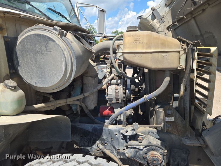 image for item EN8236 1999 International  4900 sewer jetter truck