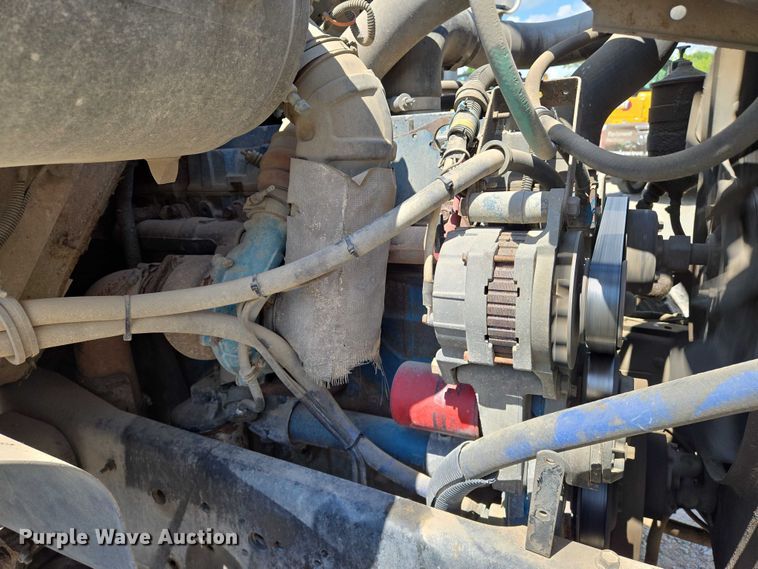 image for item EN8236 1999 International  4900 sewer jetter truck