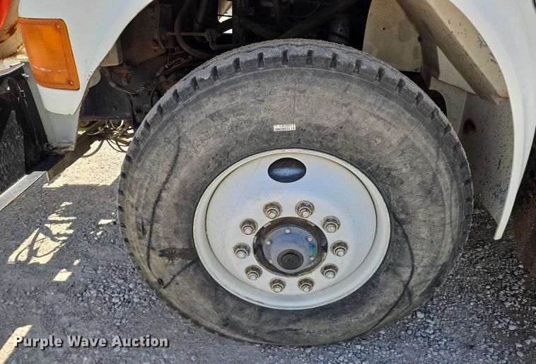 image for item EN8236 1999 International  4900 sewer jetter truck