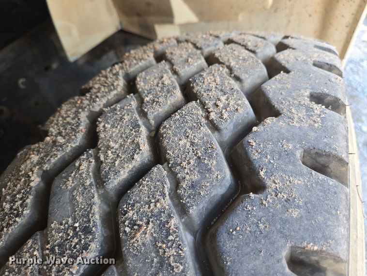 image for item EN8236 1999 International  4900 sewer jetter truck