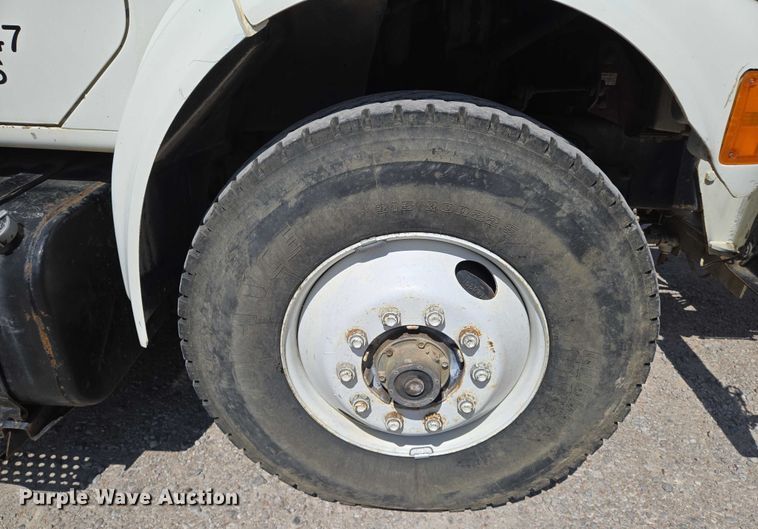 image for item EN8236 1999 International  4900 sewer jetter truck