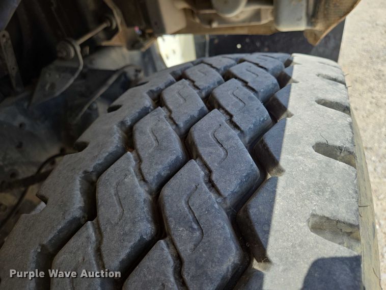 image for item EN8236 1999 International  4900 sewer jetter truck