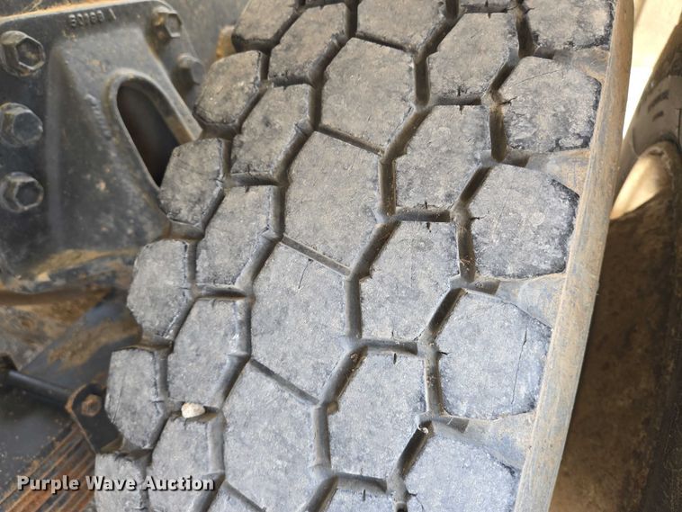 image for item EN8236 1999 International  4900 sewer jetter truck