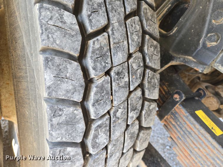 image for item EN8236 1999 International  4900 sewer jetter truck