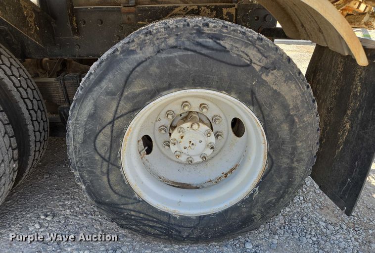 image for item EN8236 1999 International  4900 sewer jetter truck