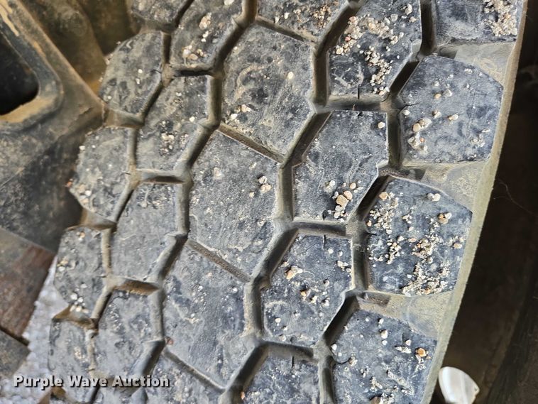 image for item EN8236 1999 International  4900 sewer jetter truck