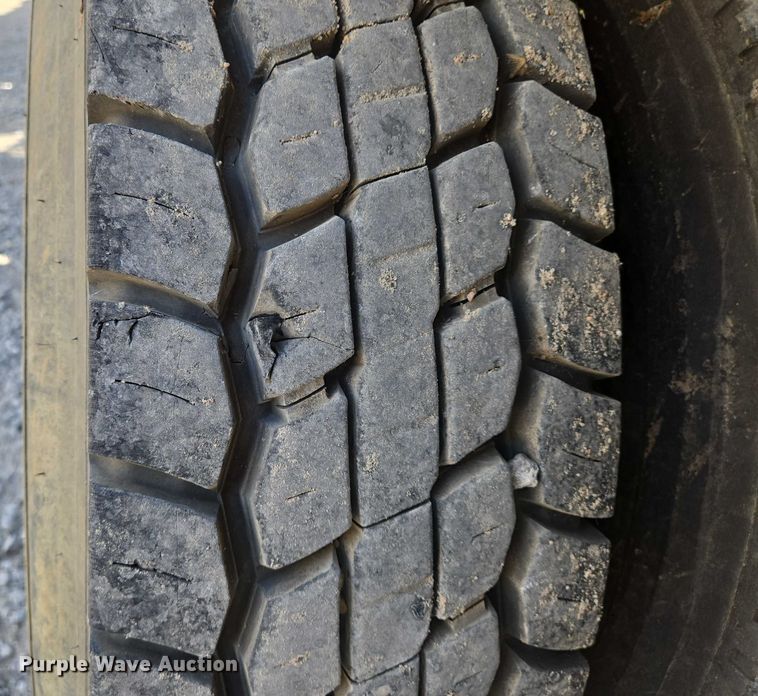 image for item EN8236 1999 International  4900 sewer jetter truck