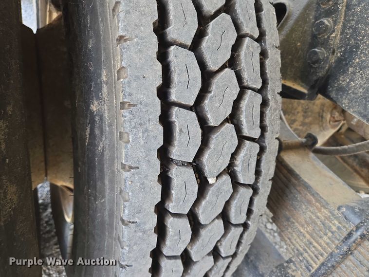 image for item EN8236 1999 International  4900 sewer jetter truck