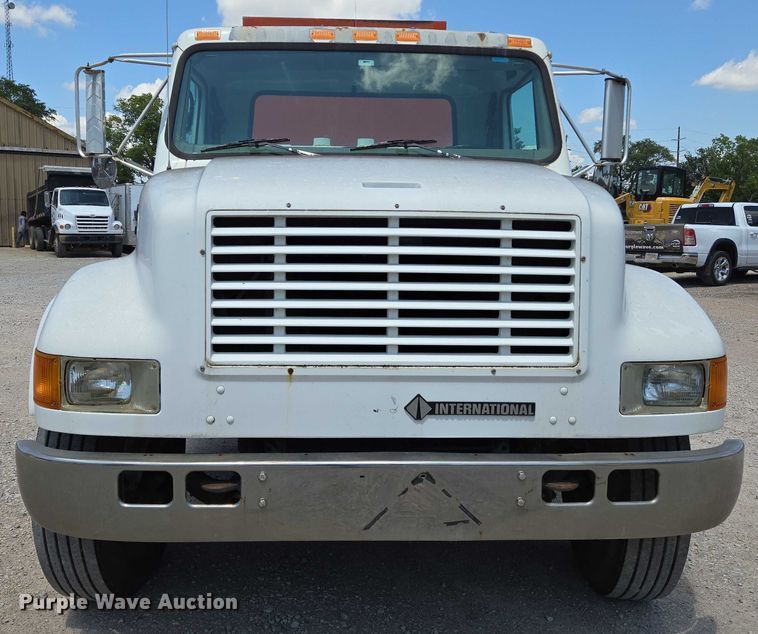 image for item EN8238 2001 International 4700 boiler truck