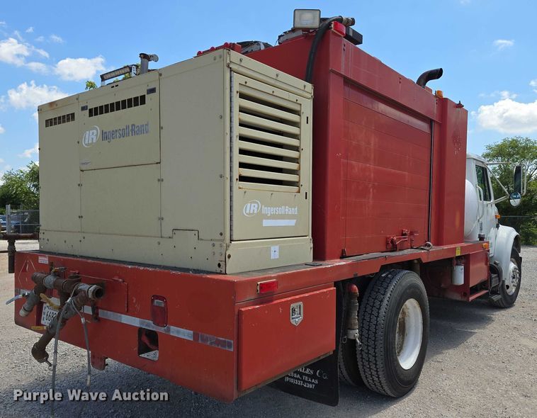 image for item EN8238 2001 International 4700 boiler truck