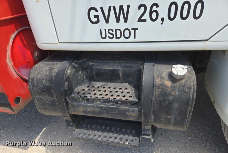 image for item EN8238 2001 International 4700 boiler truck