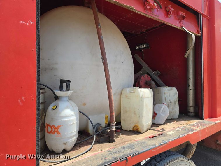 image for item EN8238 2001 International 4700 boiler truck