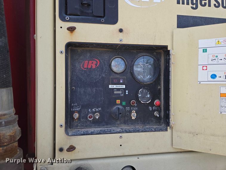 image for item EN8238 2001 International 4700 boiler truck