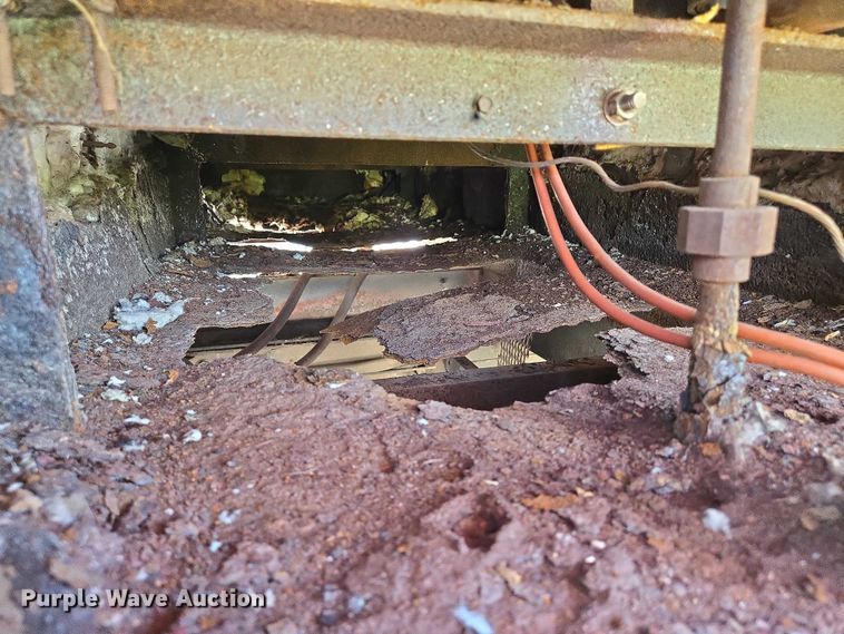 image for item EN8238 2001 International 4700 boiler truck