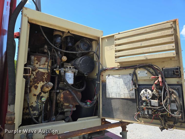 image for item EN8238 2001 International 4700 boiler truck