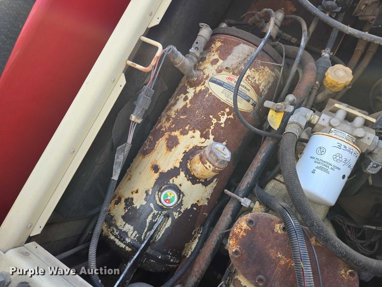 image for item EN8238 2001 International 4700 boiler truck