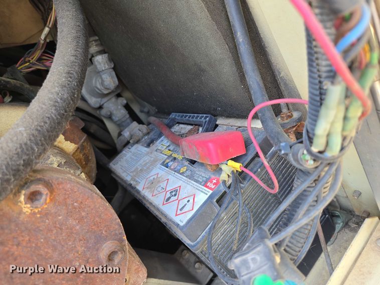 image for item EN8238 2001 International 4700 boiler truck