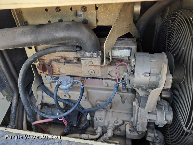 image for item EN8238 2001 International 4700 boiler truck