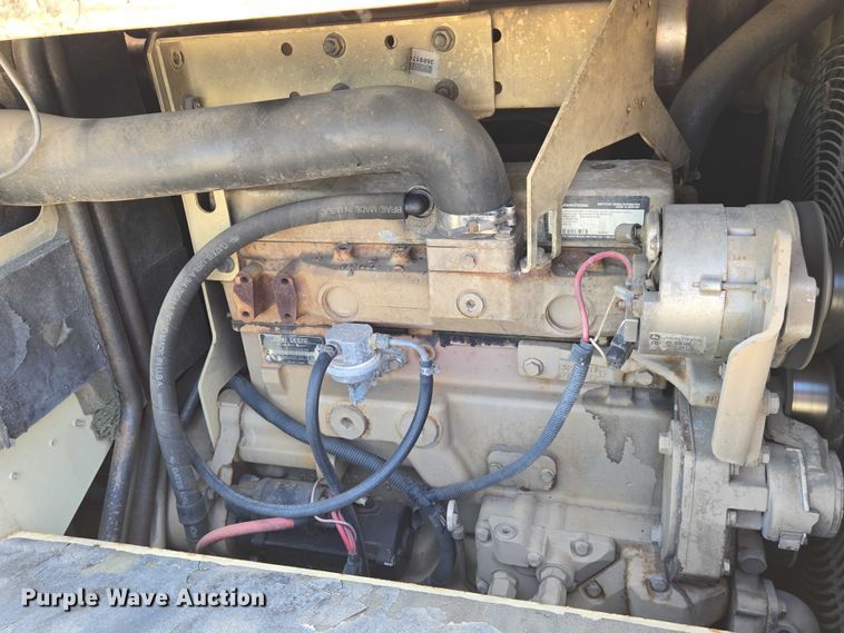 image for item EN8238 2001 International 4700 boiler truck