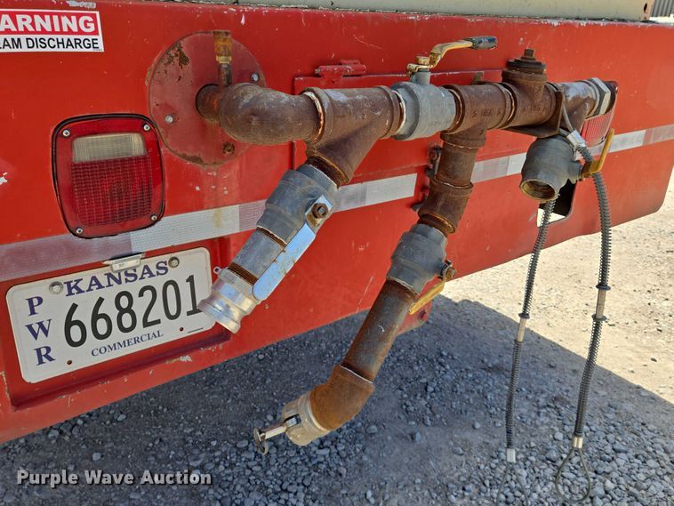 image for item EN8238 2001 International 4700 boiler truck