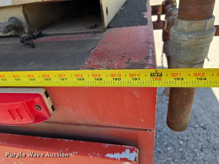 image for item EN8238 2001 International 4700 boiler truck