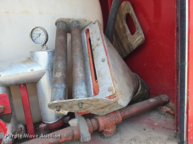 image for item EN8238 2001 International 4700 boiler truck