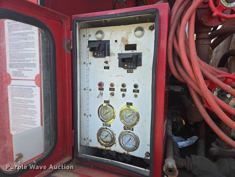 image for item EN8238 2001 International 4700 boiler truck