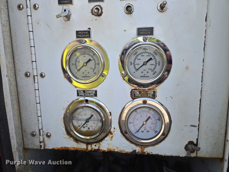 image for item EN8238 2001 International 4700 boiler truck