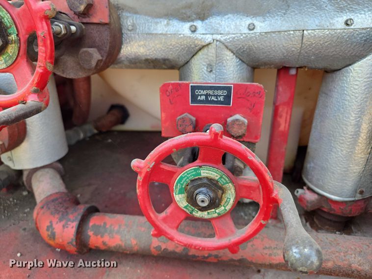 image for item EN8238 2001 International 4700 boiler truck