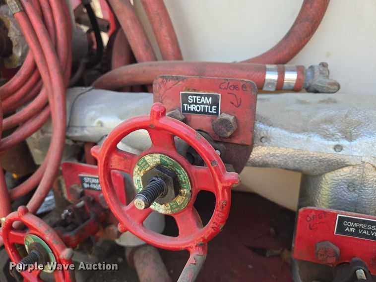 image for item EN8238 2001 International 4700 boiler truck