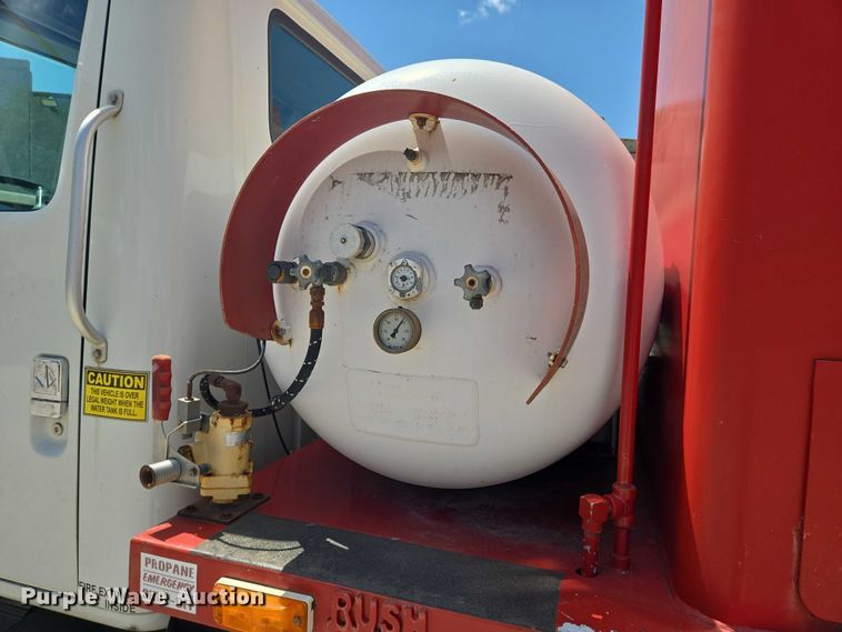 image for item EN8238 2001 International 4700 boiler truck