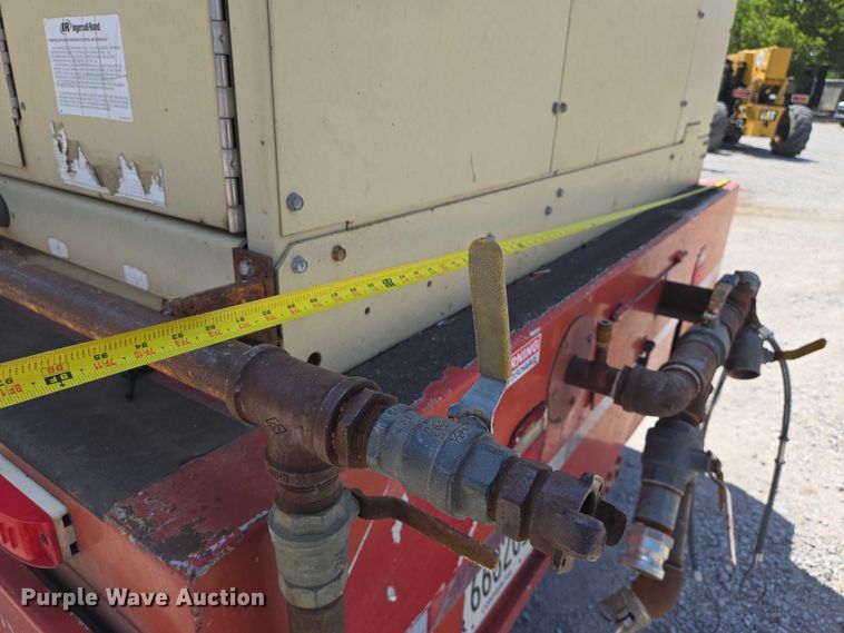 image for item EN8238 2001 International 4700 boiler truck