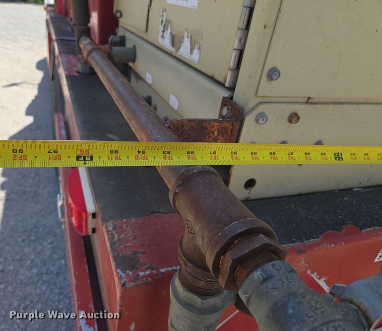 image for item EN8238 2001 International 4700 boiler truck