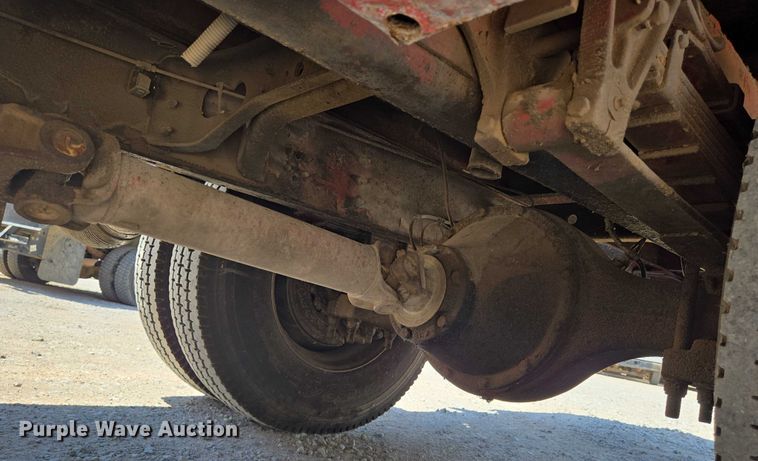 image for item EN8238 2001 International 4700 boiler truck