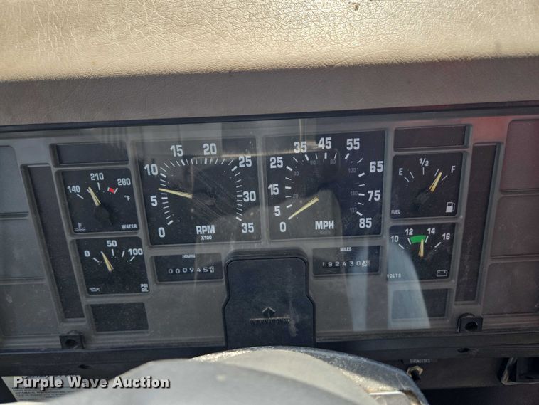 image for item EN8238 2001 International 4700 boiler truck