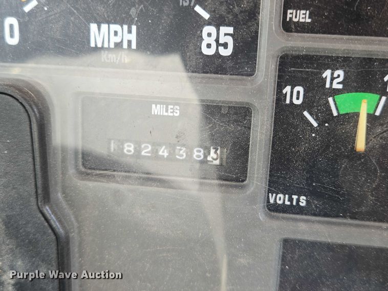 image for item EN8238 2001 International 4700 boiler truck